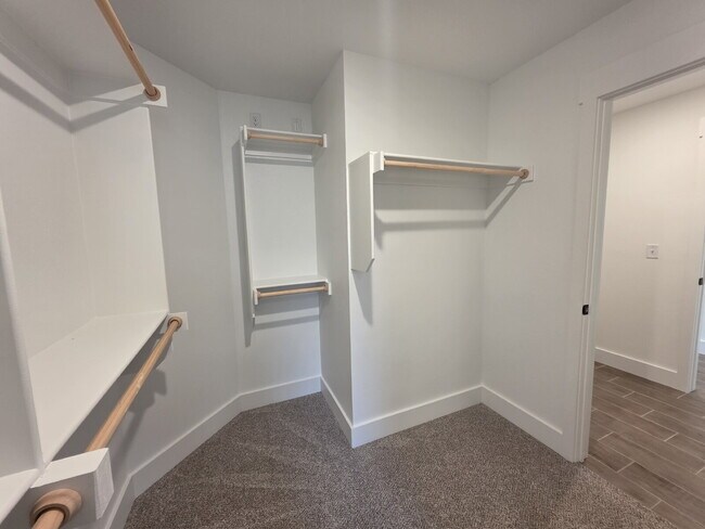 Building Photo - 8760 Sunspire Ln