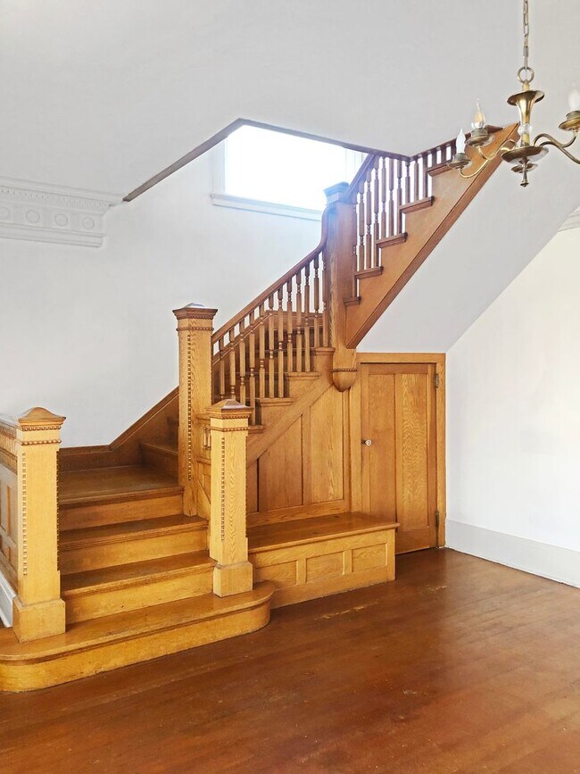 Building Photo - Historic North Slope Charm with Sweeping Sound Views — 4BR/1.5BA