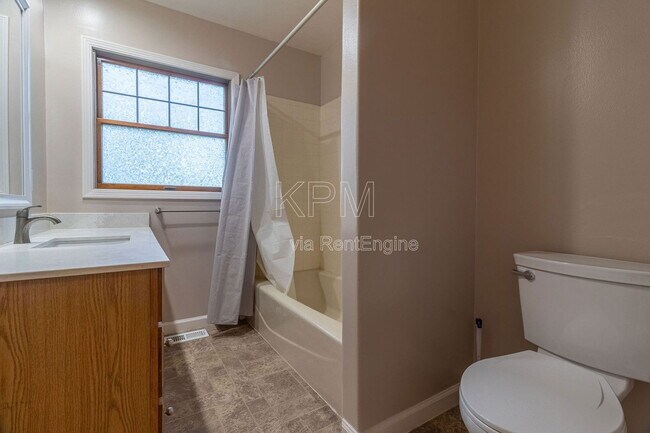 Building Photo - 1749 Christina Ave