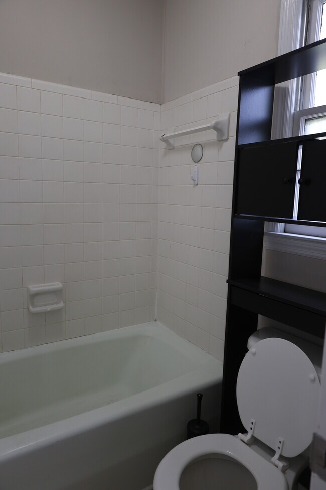 Building Photo - 214 Oakleaf Dr