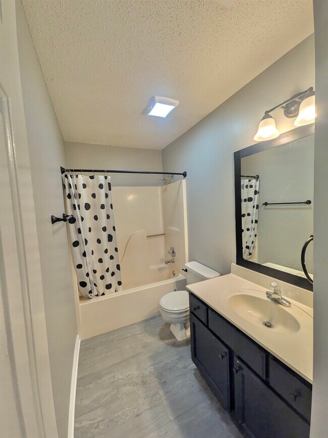 Building Photo - 9410 Garden Woods Dr