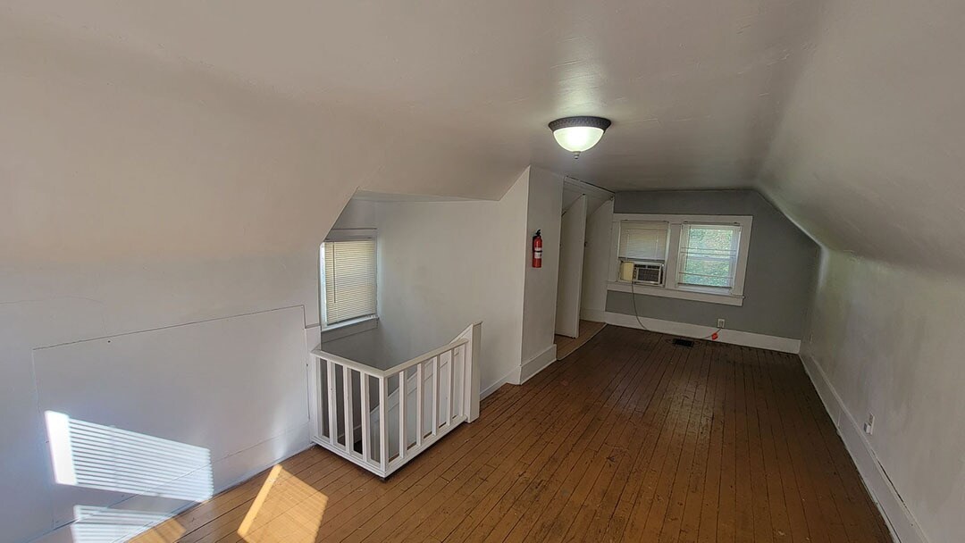 Building Photo - 421 E Thornton St