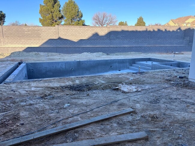 Building Photo - Huge Single Story with Pool and RV Garage