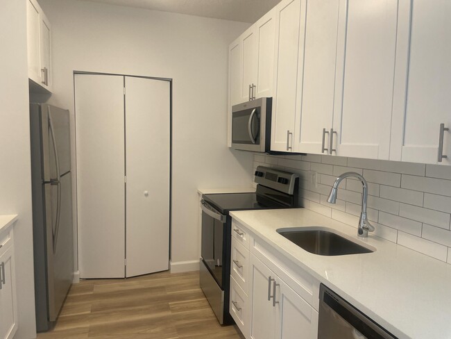 Building Photo - 9888 Kamena Cir