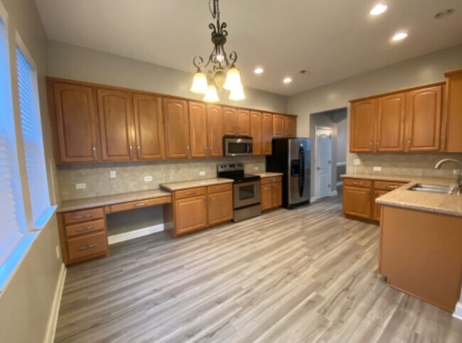 Building Photo - 10637 Serape Rd