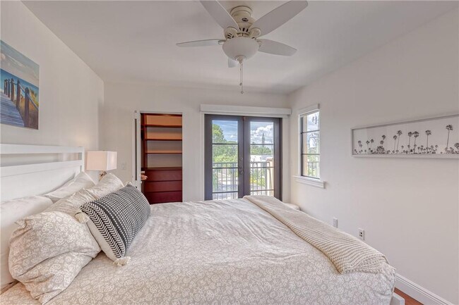 Building Photo - 1206 NE 1st St