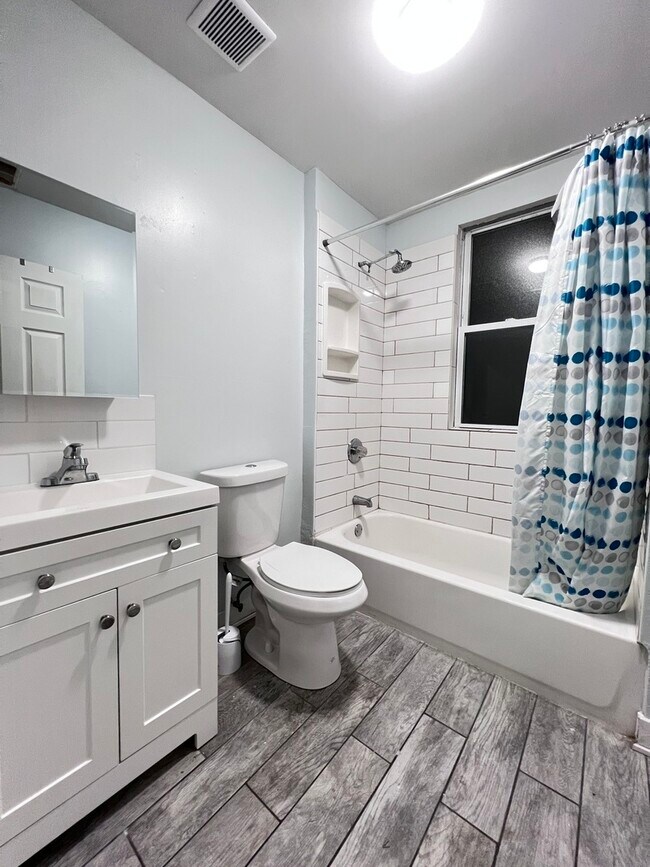 Building Photo - 1119 W 72nd St