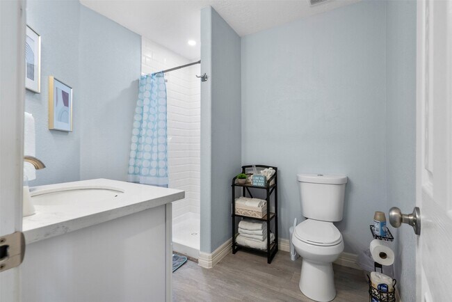 Building Photo - 7600 Seawall Blvd