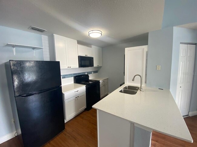 Building Photo - 2612 Grassy Point Dr