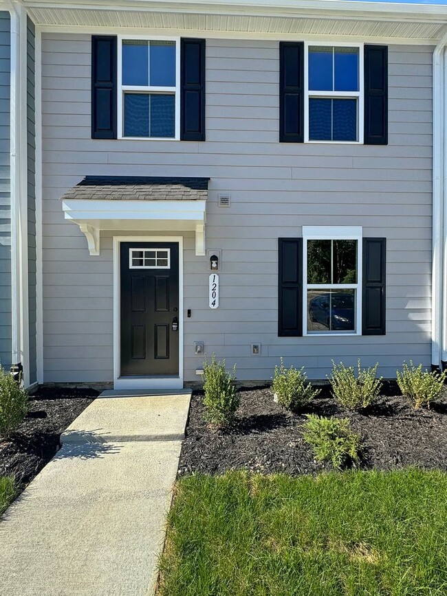 Building Photo - Gorgeous, Brand New 3-Bedroom Home with Mo...