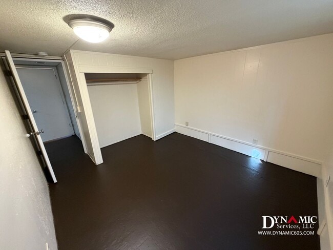 Building Photo - Updated 4+ Bedroom, 2 Bathroom House By Augustana University