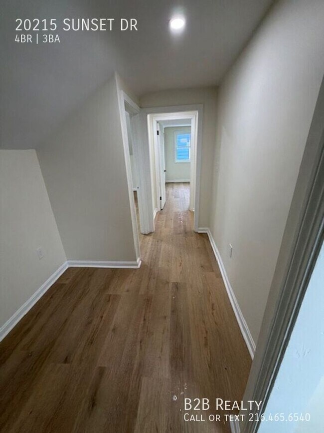 Building Photo - 20215 Sunset Dr