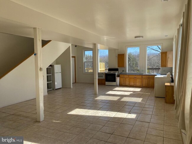 Building Photo - 856 Spriggs Rd