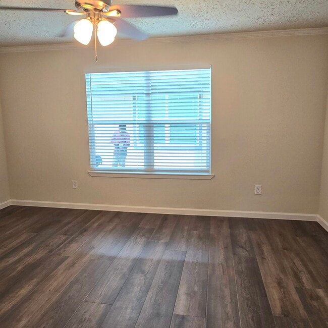 Building Photo - 14211 Sylvia Dr