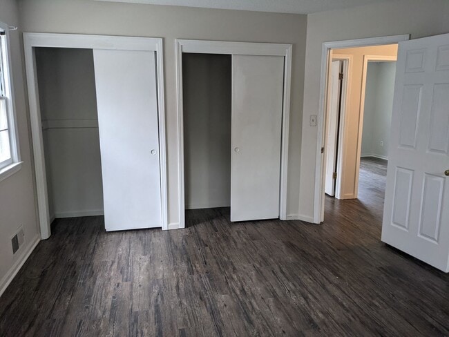 Building Photo - Recently updated Raytown single family home