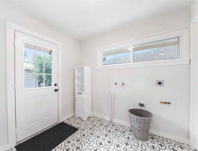 Building Photo - 4309 Stillbrooke Dr