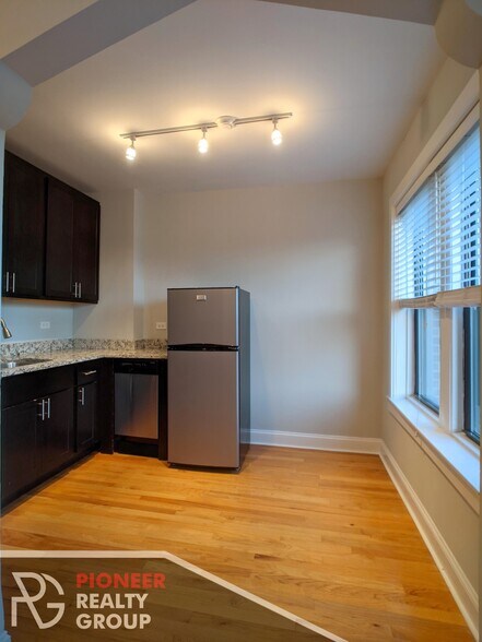 Building Photo - 618 W Patterson Ave