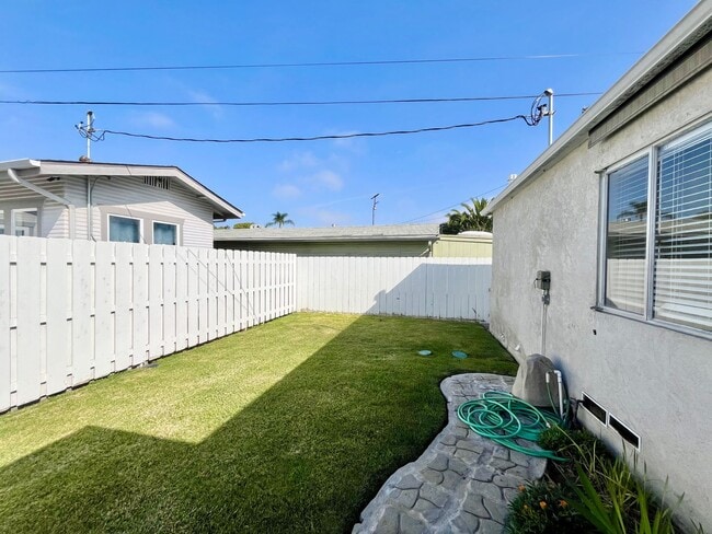 Building Photo - 4345 Central Ave