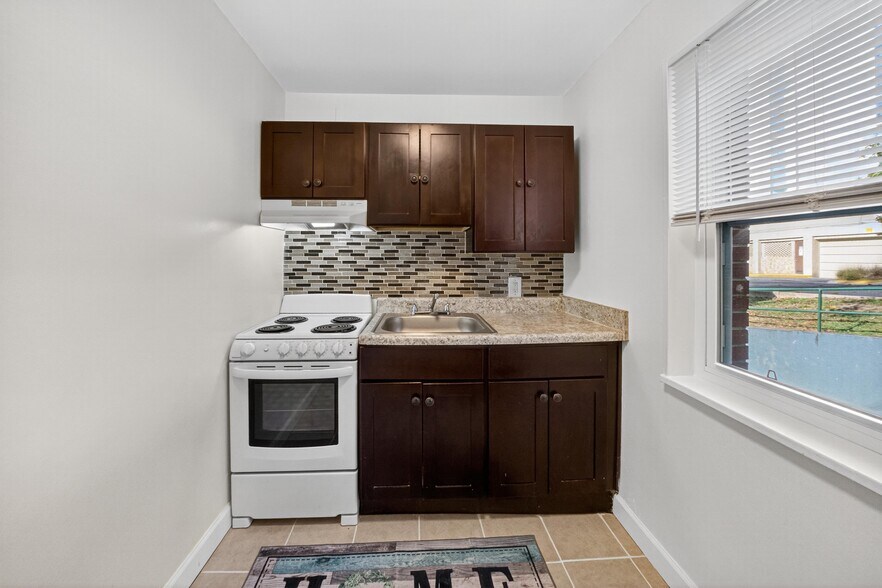 Building Photo - Croydon Manor Apartments