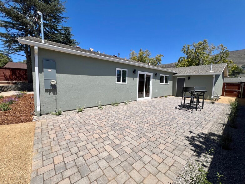 Building Photo - 1327 Tanglewood Dr