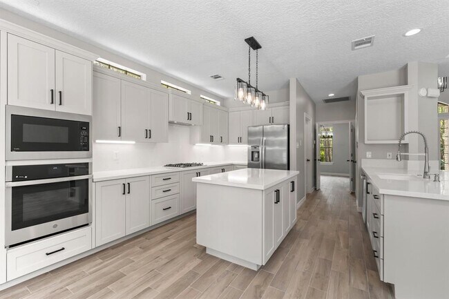 Building Photo - 6 Woodmere Pl
