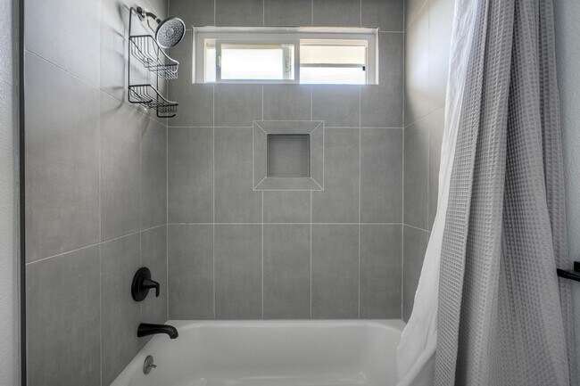 Building Photo - 254 Gloxina St