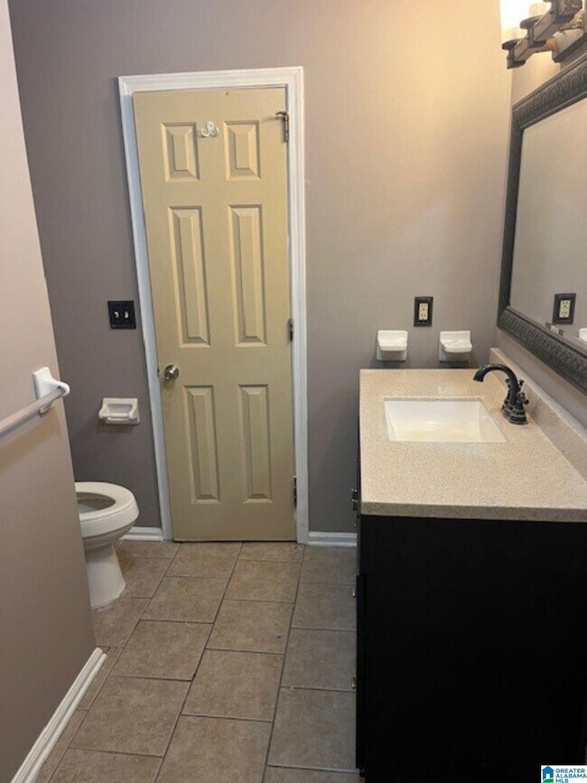 Building Photo - 2554 Hampstead Dr