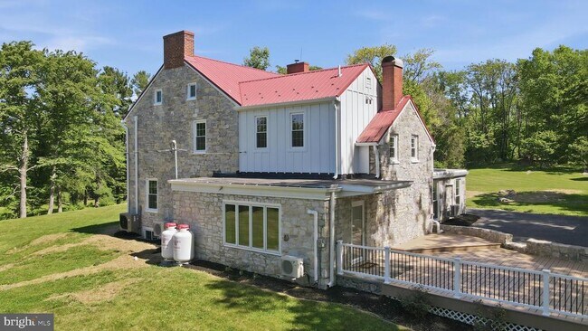 Building Photo - 8805 Reichard Rd
