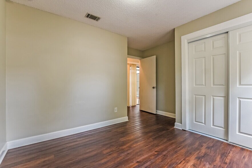 Building Photo - 1409 Bridlebrook Dr
