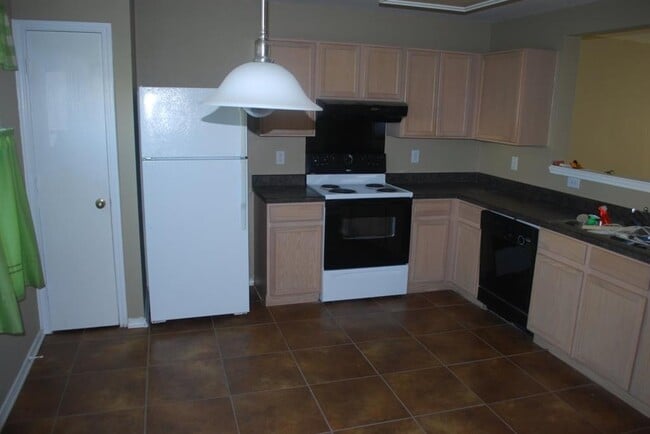 Building Photo - 161 Beech Dr