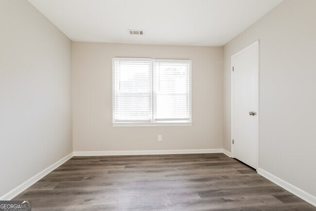 Building Photo - 375 Springlake Dr