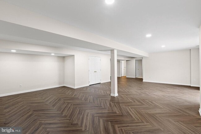 Building Photo - 45370 Barefoot Dr