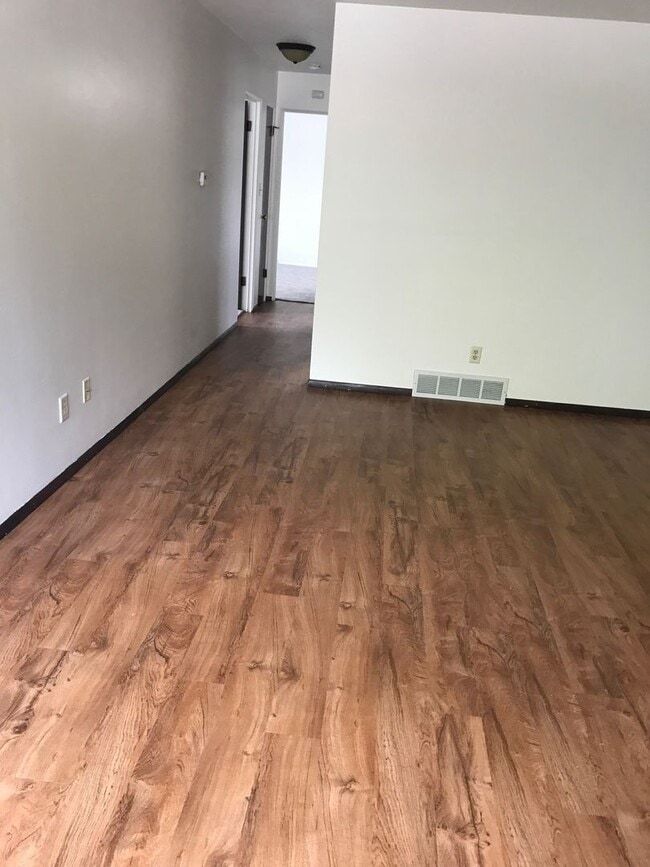 Building Photo - 742 Fairwood Dr