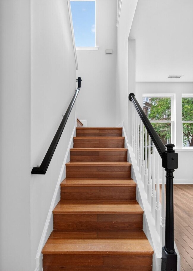 Building Photo - 4007 Jockey Club Circle