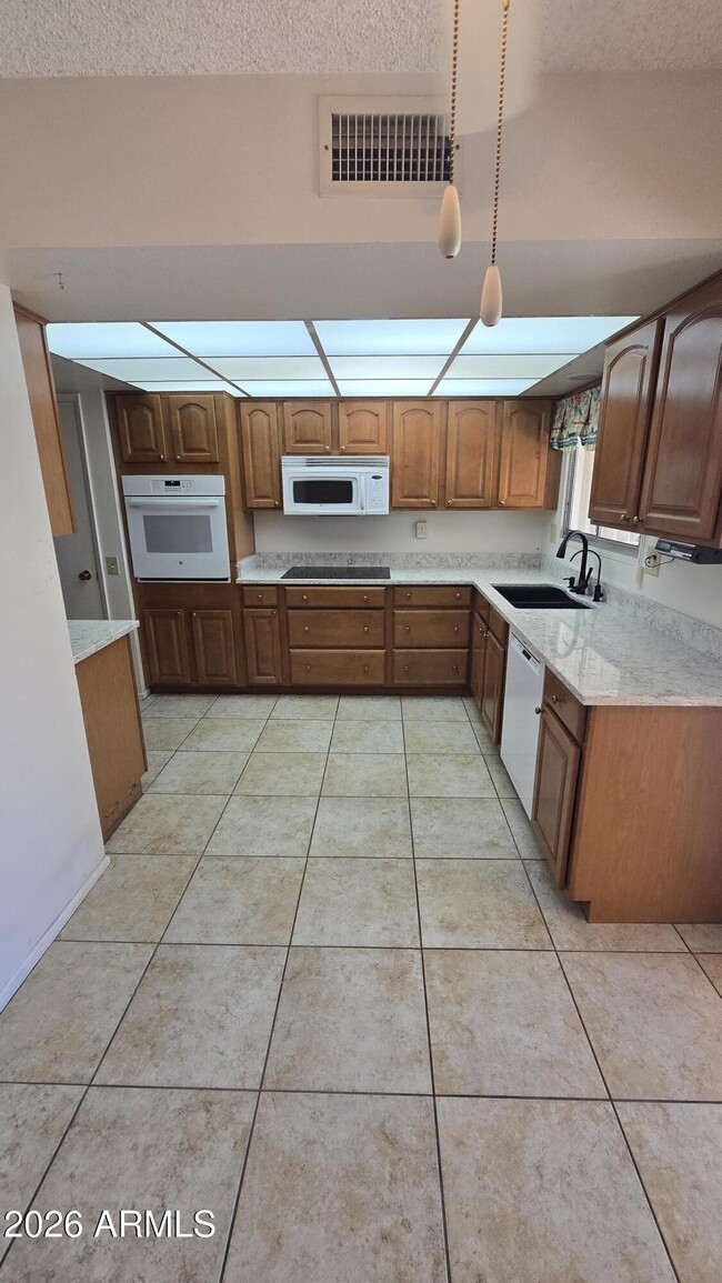 Building Photo - 9839 W Cedar Dr