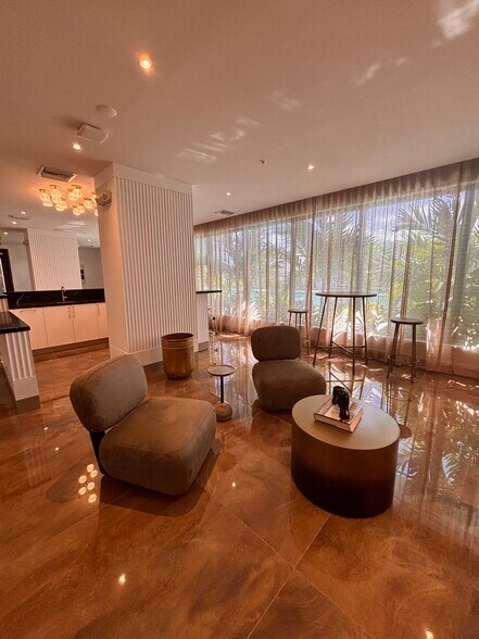 Building Photo - 1904 Monroe St