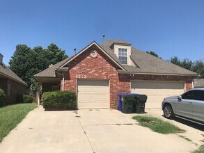 Building Photo - Upscale West Norman 3-bed, 2.5 bath, 2-car...