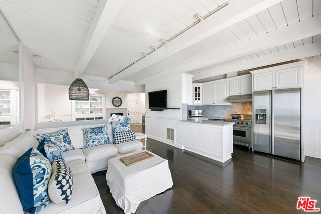 Building Photo - 11856 S Beach Club Way