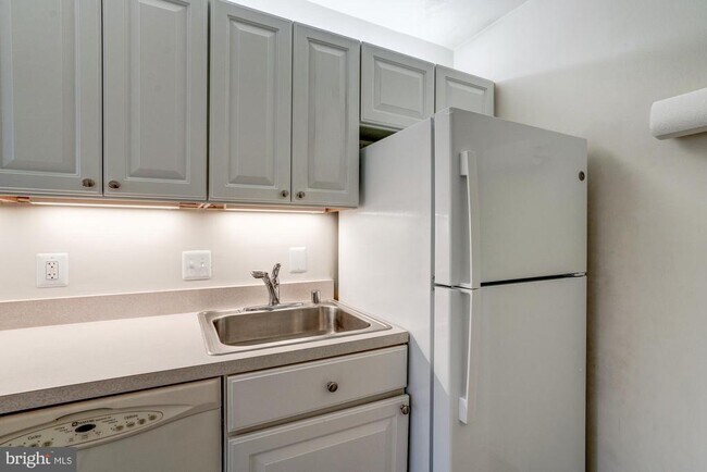 Building Photo - 4515 Willard Ave