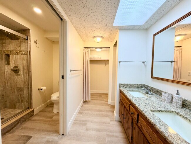 Building Photo - "Seaside Elegance: 2-Bed, 2-Bath Condo with Granite Finishes & Guest Suite at Cocoa Beach"