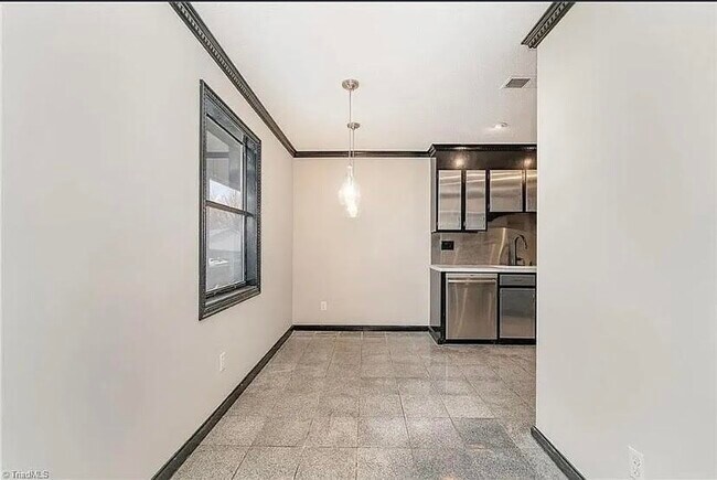 Building Photo - 1620 Windsong Ct