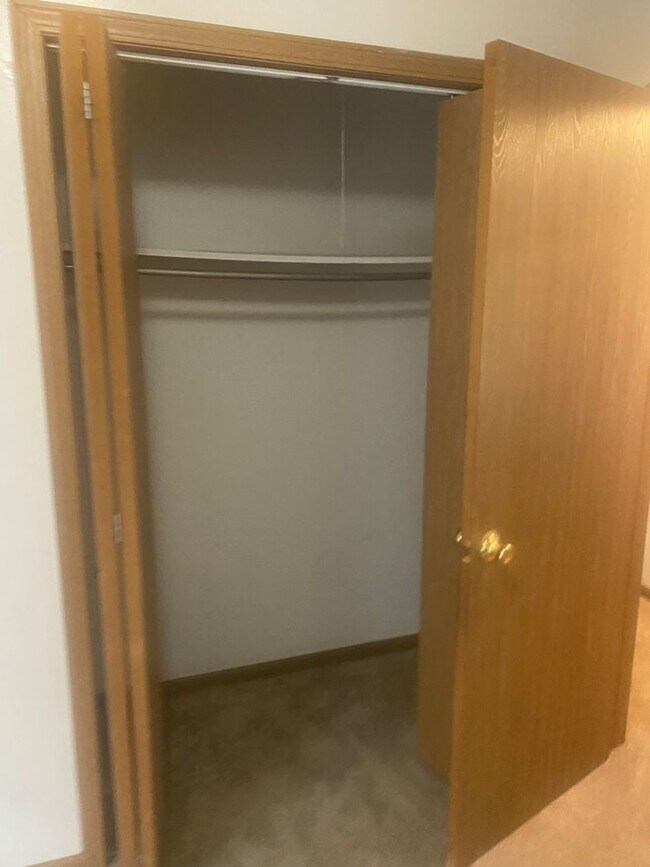 Building Photo - 612 E Madison St