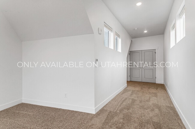 Building Photo - 768 S 1600 W
