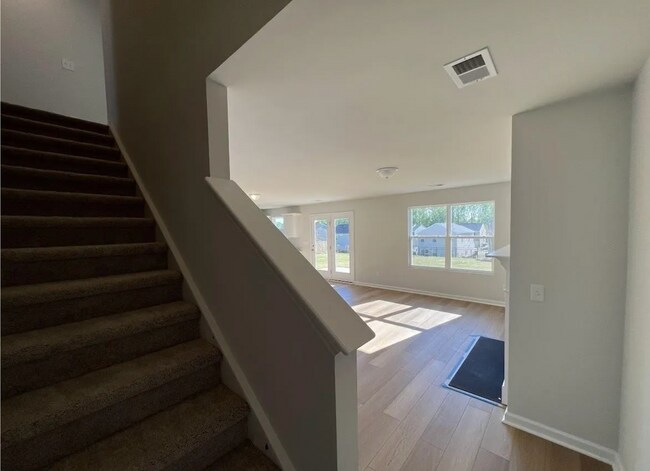 Building Photo - Modern Greenville Living - Spacious Home Available Now!