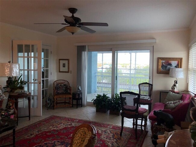 Building Photo - 160 Columbia Dr