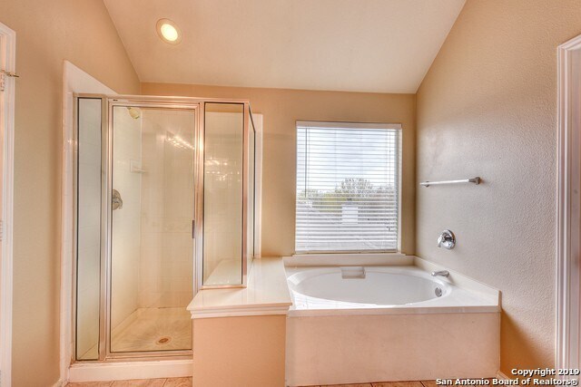 Building Photo - 5 Bedroom/3 Bath Village at Encino Park Su...