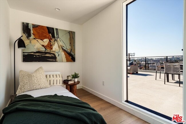 Building Photo - 2824 Avenel St