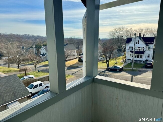 Building Photo - 156 Fair St