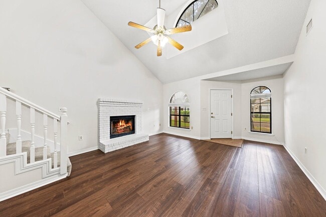 Building Photo - 236 Parkwood Cir