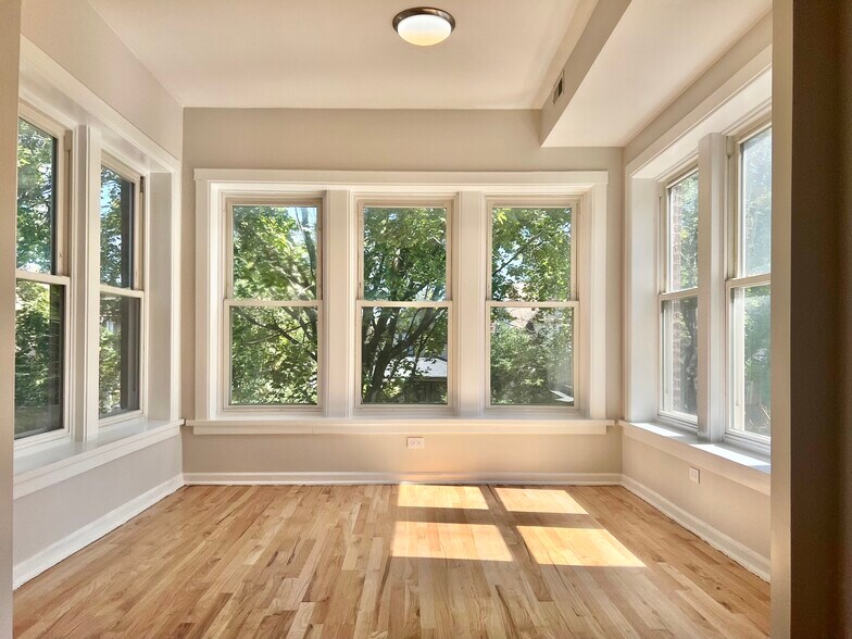 Building Photo - 4830 N Saint Louis Ave